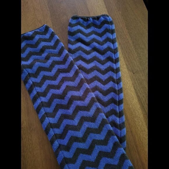 Blue and black chevron patterned leg warmers - Picture 2 of 2